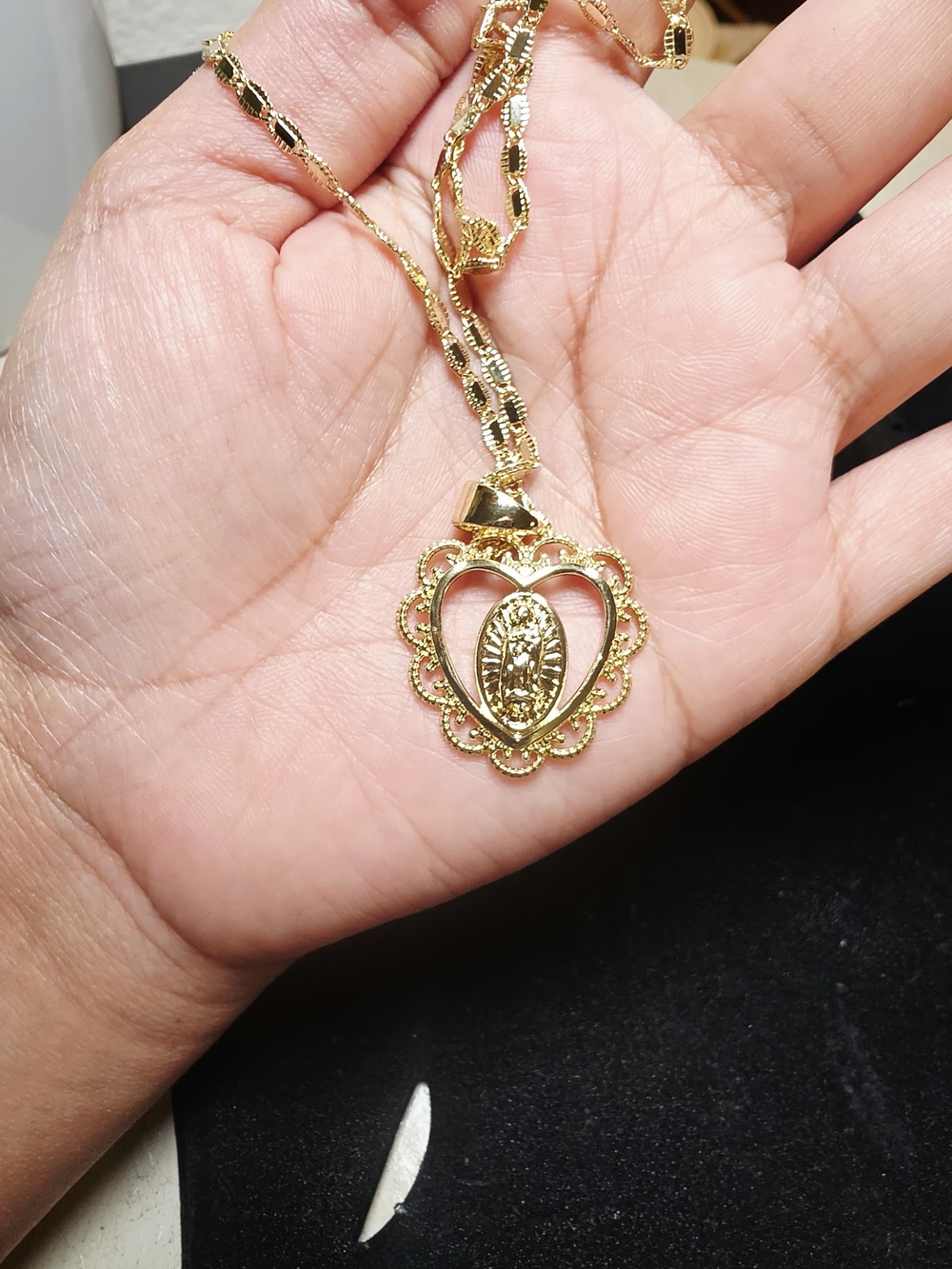 Collar con colgante de corazón para mujer - Medallón floral elegante